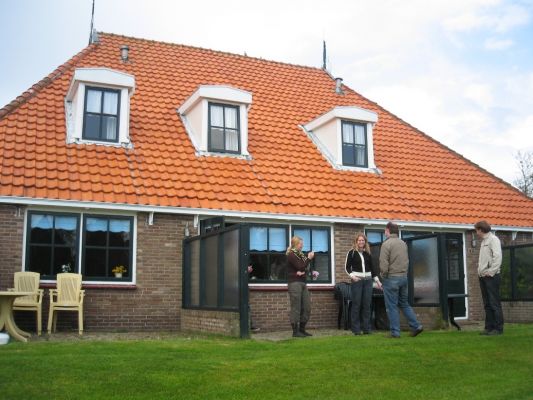 Marieke, Anke, Erwin and Ron in front of the rental apartments
